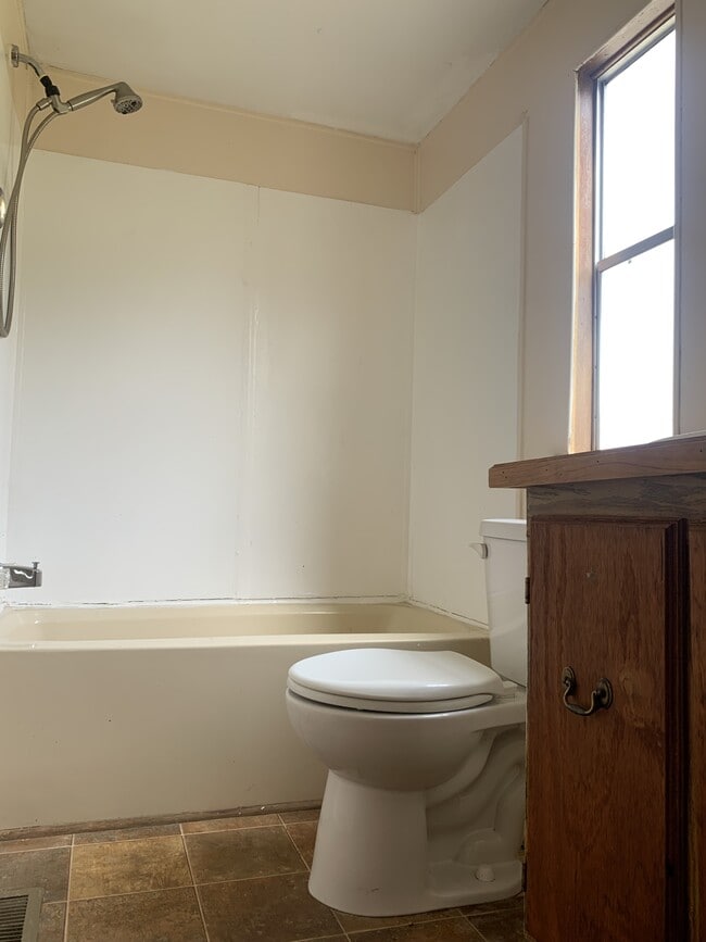 Building Photo - 1713 Roscoe Howey Rd