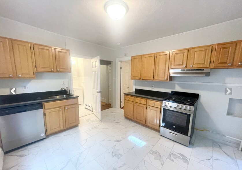 Primary Photo - 22 Howell St