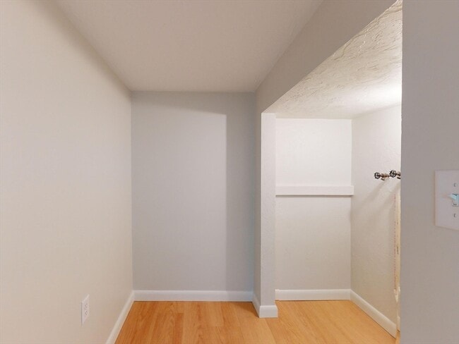 Building Photo - 25 Charlotte Rd