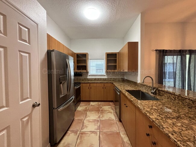 Building Photo - 1625 Park Lake St