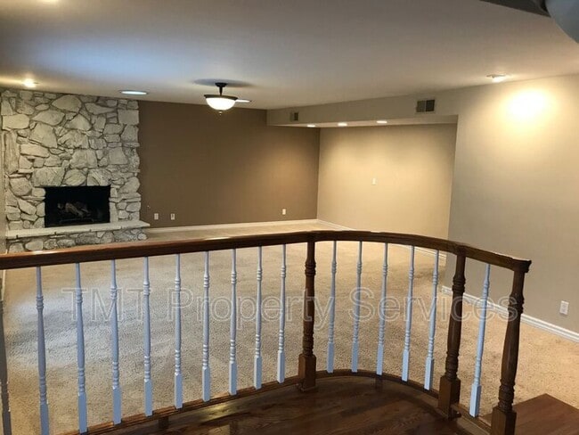 Building Photo - 485 Meadowbrook Dr