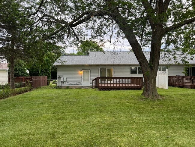 Building Photo - Beautiful 3 bedroom 1 bathroom Home (Section 8 Aproved)