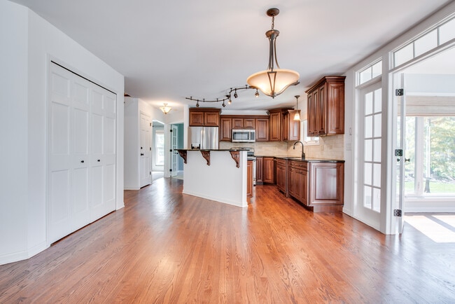 Building Photo - 3631 Falkner Dr