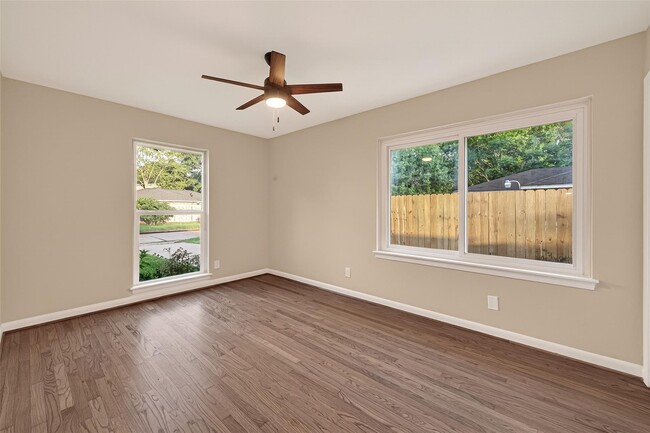 Building Photo - 11206 Huggins Dr