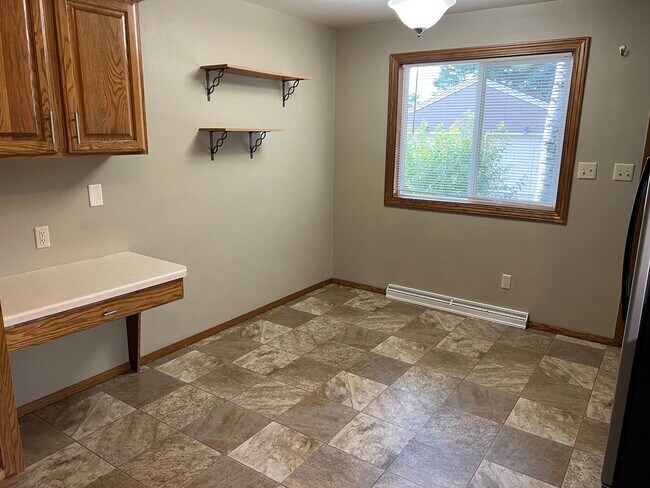 Eat-in dining area - 1224 E Longview Dr