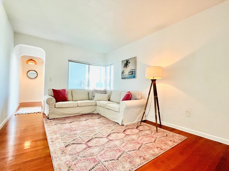 Building Photo - 7207 Bay Dr