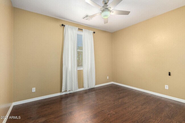 Building Photo - 6820 S 42nd Ln