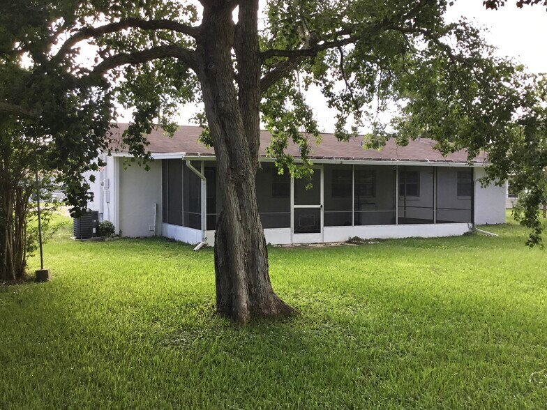 Building Photo - 15623 SE 92nd Ct