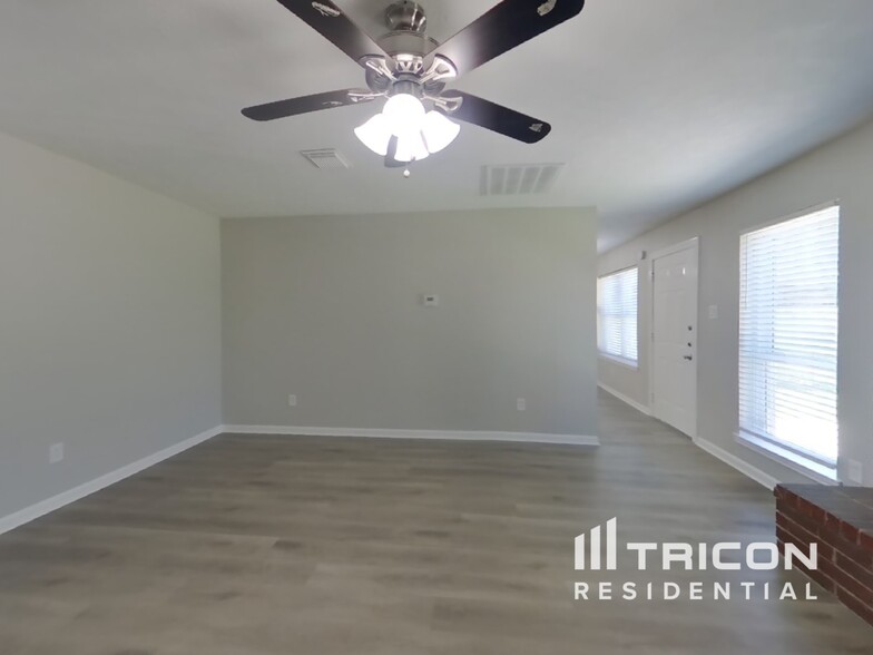 Building Photo - 18810 Pine Bower Cir