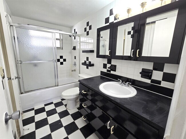 Building Photo - 15600 NW 7th Ave