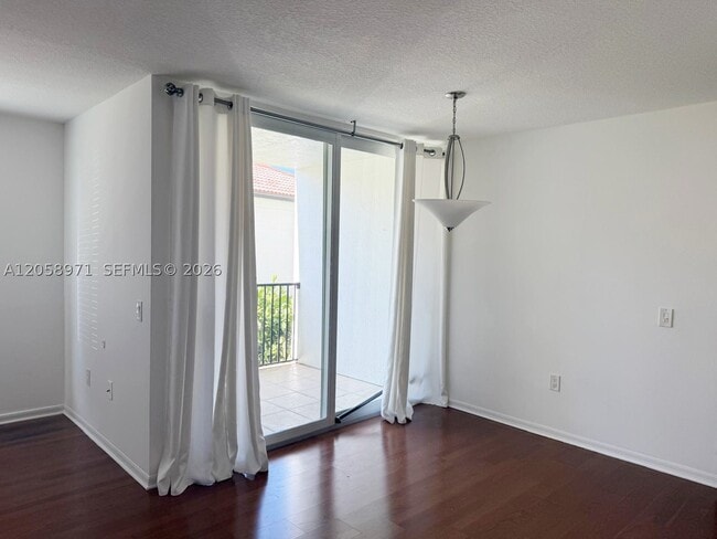 Building Photo - 401 Villa Cir