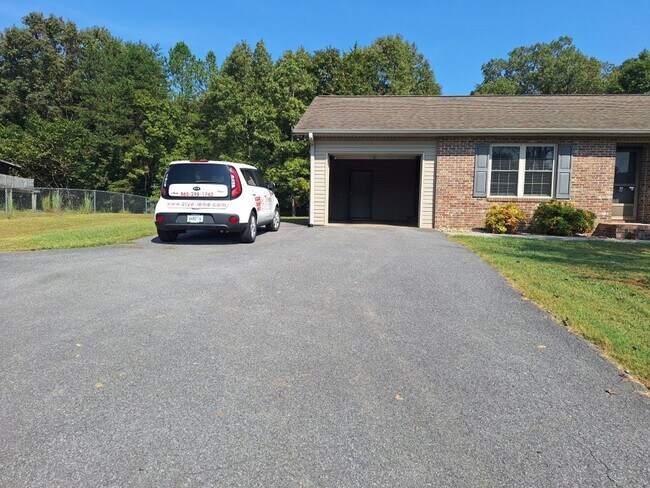 Building Photo - 415 Abner Cruze Rd