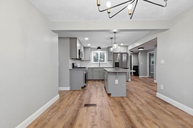 Building Photo - 10 Appleridge St