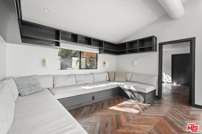 Building Photo - 21273 Entrada Rd