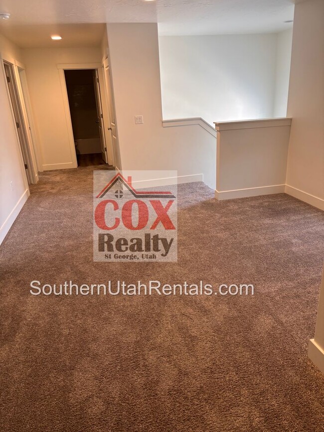 Building Photo - 4 bed / 2.5 bath / 2 car Desert Canyons house