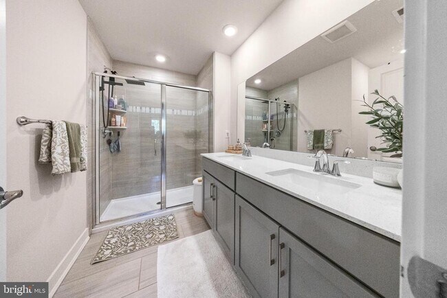 Building Photo - 973 Skylar Ct.