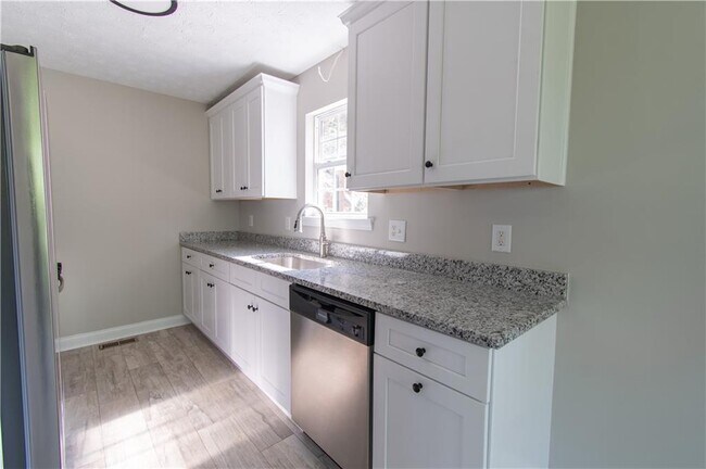 Building Photo - 270 Irwin Mill Rd SE