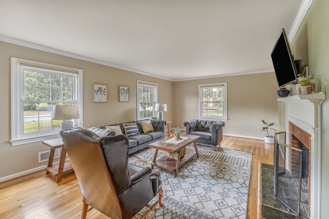 Building Photo - 2406 Bennington Rd