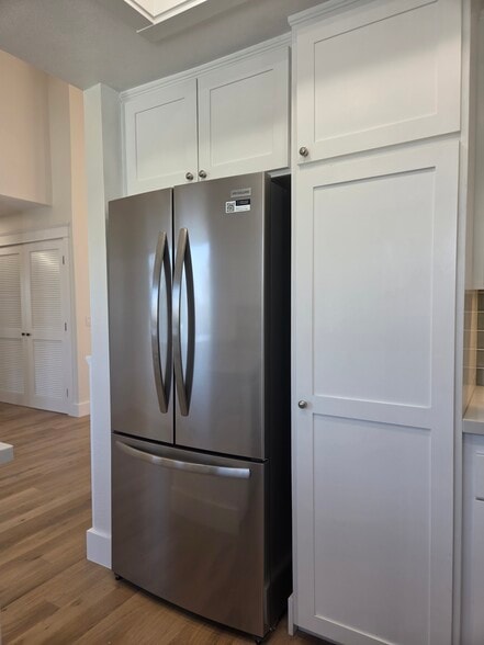 Building Photo - 245 Mesa Dr