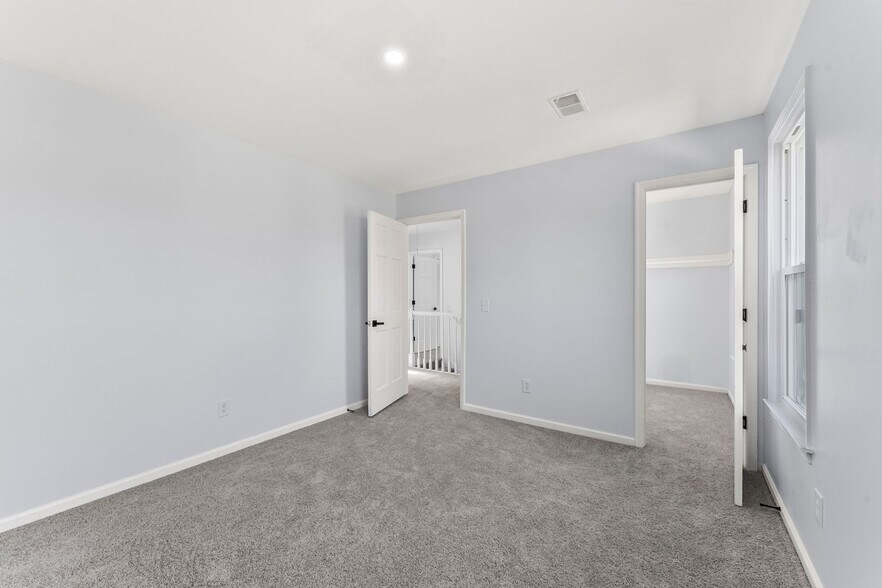 Building Photo - 2412 Bendemeer Dr