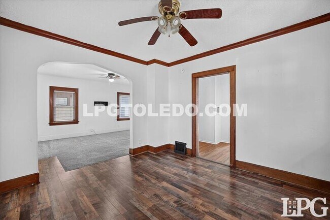 Building Photo - 414 Bender Dr