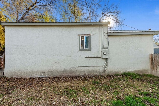 Building Photo - 1714 Main St