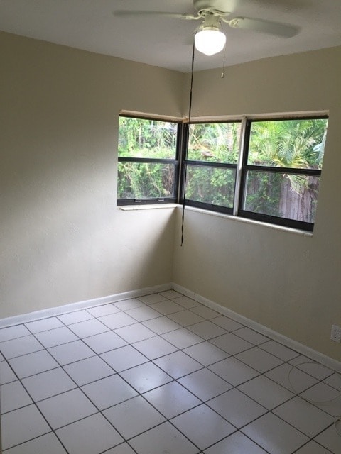 Building Photo - 3-2 House with Central air and carport !