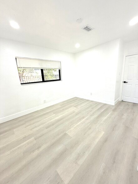 Building Photo - 209 NW 10th St