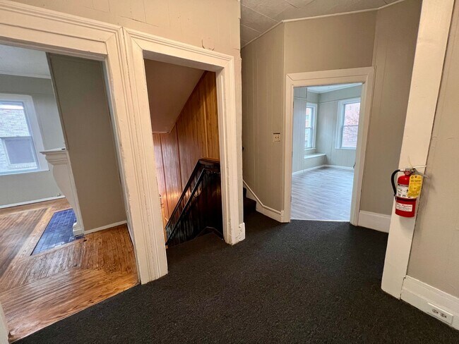 Building Photo - 259-261 N. Dithridge Street (Full Service)