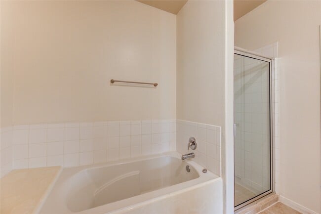 Building Photo - 734 Mill Spring Ct