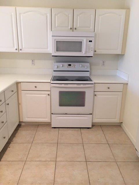 Building Photo - 900 Canopy Walk Ln