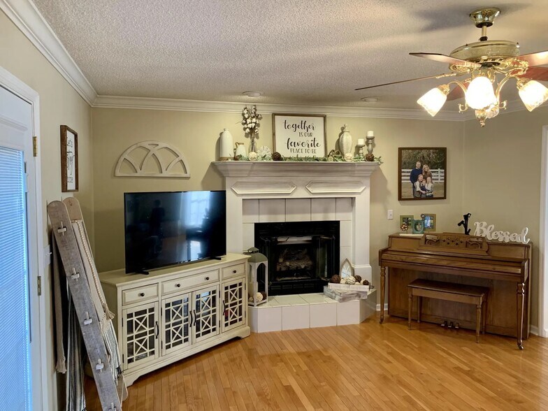 Building Photo - 124 Charlton Ct