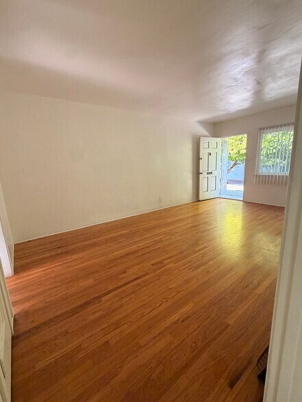 Building Photo - 11675 Magnolia Blvd