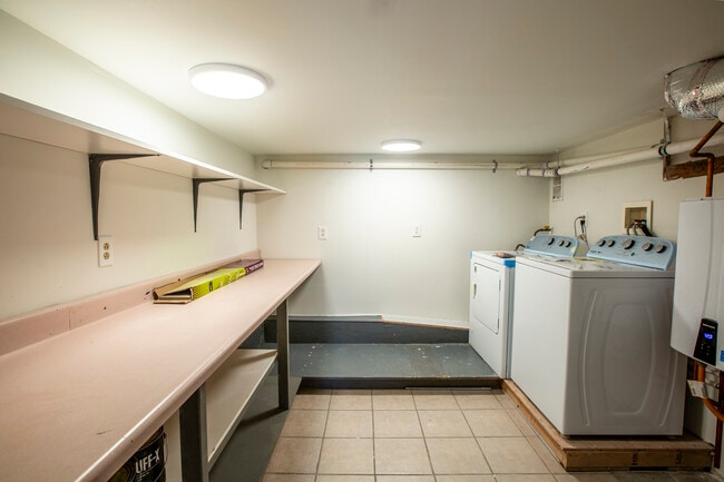 Building Photo - 316 Bridgeview Dr