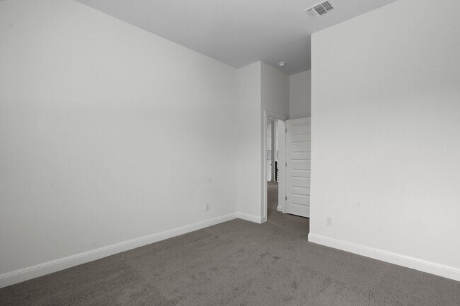 Building Photo - 2832 Stone Branch Dr