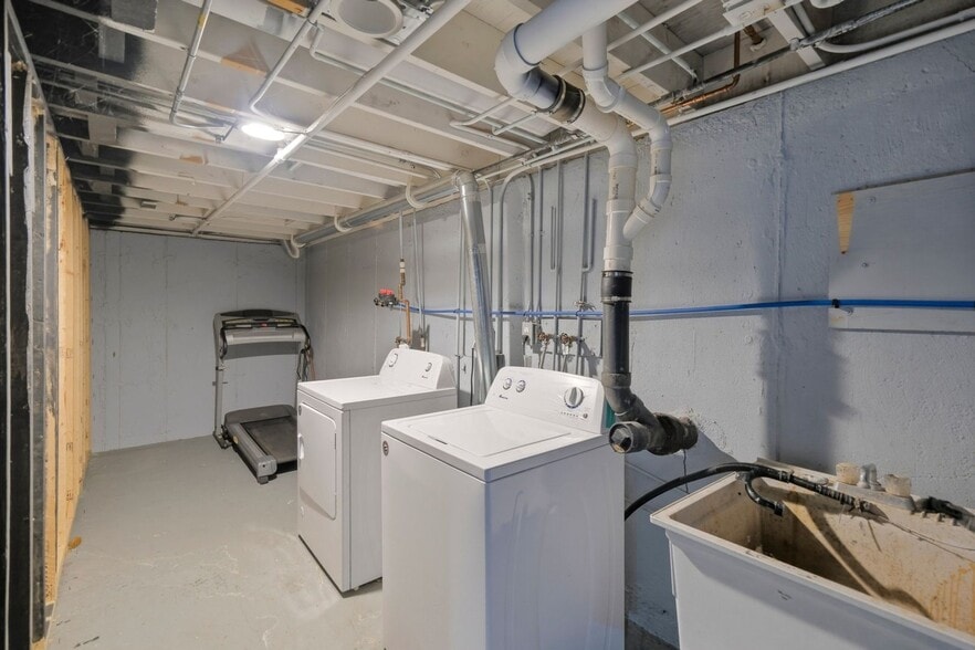 Building Photo - 3561 Sunrise Dr