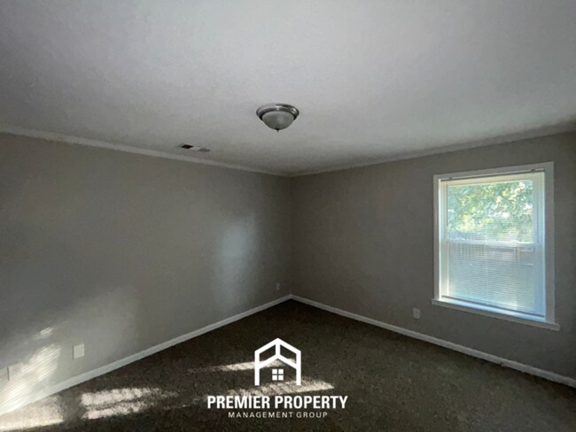 Building Photo - 9893 Cherokee Dr