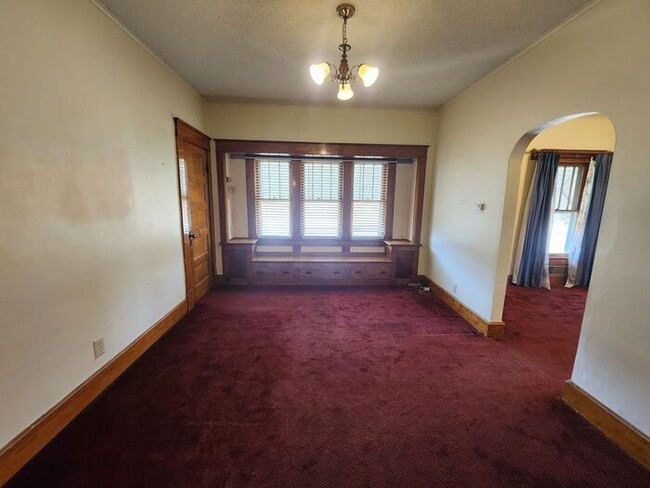 Building Photo - 1 Bedroom House Near Shopping, Parks and Little League Field