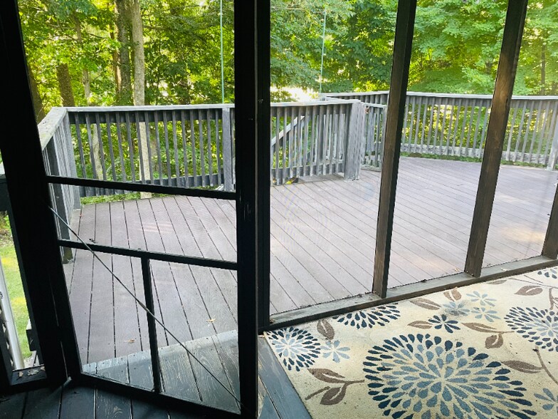 Building Photo - 5670 Honey Locust Dr