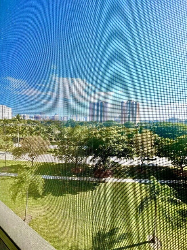 Building Photo - 3101 N Country Club Dr