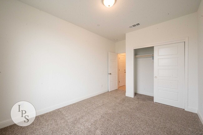 Building Photo - 2022 South/East Fresno Home, 4BR/2BA - Lots of Amenities!