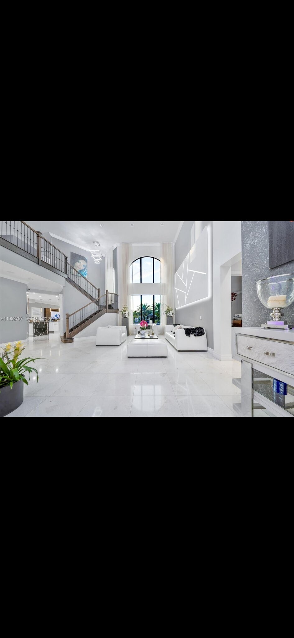 Building Photo - 16849 Pierre Cir