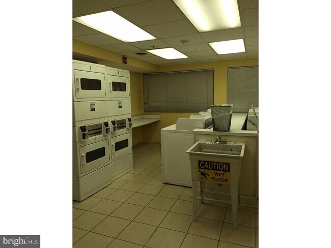 Building Photo - 2101 Chestnut St