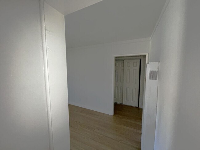 Building Photo - 41 Normandie Ave