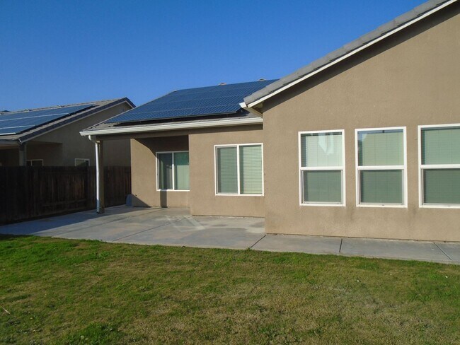 Building Photo - SOLAR......GORGEOUS---3 BEDROOMS PLUS AN OFFICE !!!