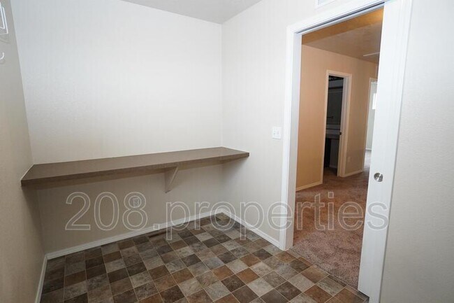 Building Photo - 1556 Gold St