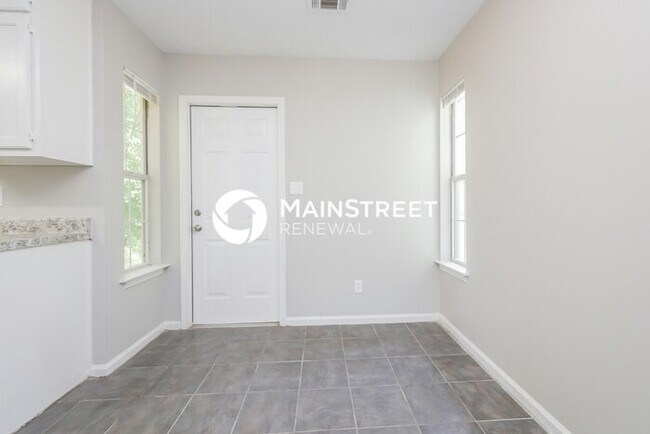 Building Photo - 3 Bedroom Pet-Friendly Home in Covington, GA with Main Street Renewal
