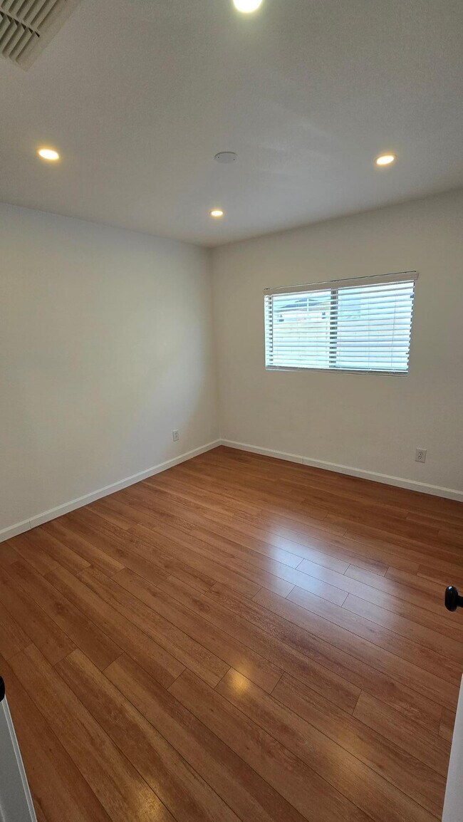 Building Photo - 15537 W Gelding Dr