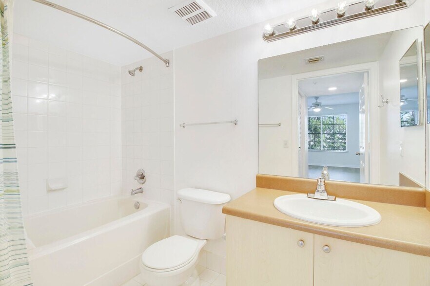 Building Photo - 4151 San Marino Blvd