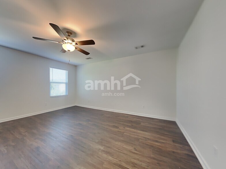 Building Photo - 347 Southwilde Way